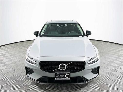 2024 Volvo S60 B5 Plus Dark Theme