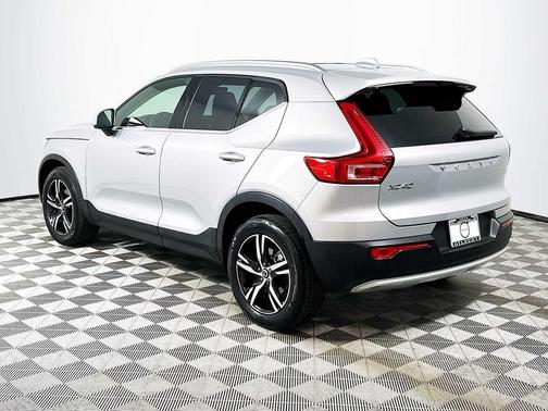 2023 Volvo XC40 B5 Plus Bright Theme