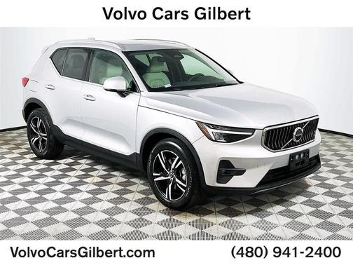 2023 Volvo XC40 B5 Plus Bright Theme