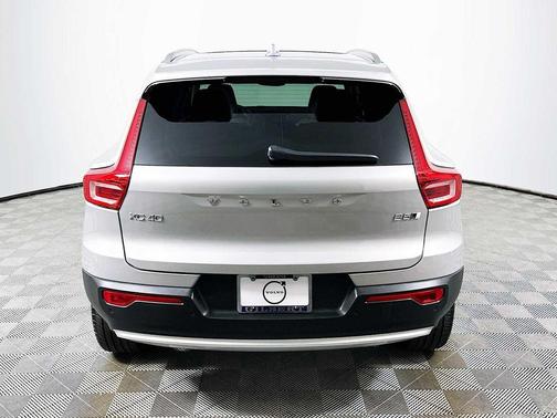 2023 Volvo XC40 B5 Plus Bright Theme