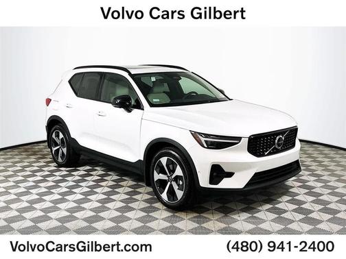 2025 Volvo XC40 B5 Plus Dark Theme