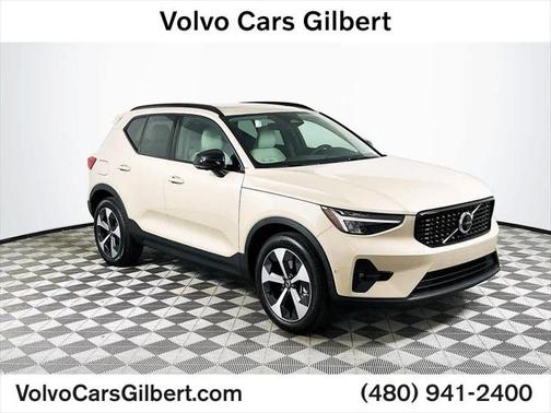 2025 Volvo XC40 B5 Plus Dark Theme