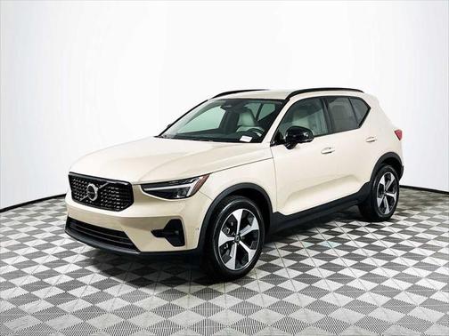 2025 Volvo XC40 B5 Plus Dark Theme