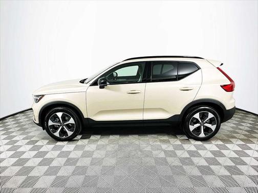 2025 Volvo XC40 B5 Plus Dark Theme