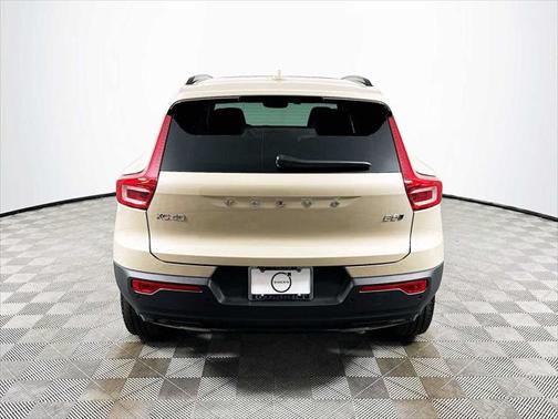 2025 Volvo XC40 B5 Plus Dark Theme