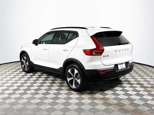 2026 Volvo XC40 Plus, B5 AWD Gas (mild hybrid), Dark