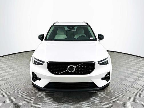 2026 Volvo XC40 Plus, B5 AWD Gas (mild hybrid), Dark