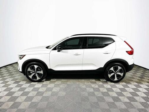 2026 Volvo XC40 Plus, B5 AWD Gas (mild hybrid), Dark