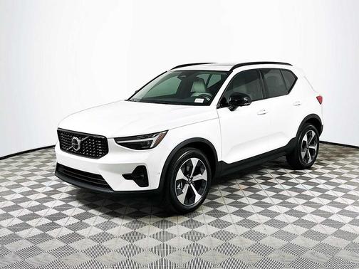 2026 Volvo XC40 Plus, B5 AWD Gas (mild hybrid), Dark