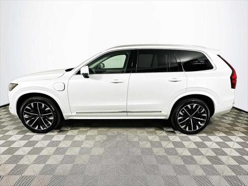 2025 Volvo XC90 Plug-In Hybrid T8 Plus 7-Seater
