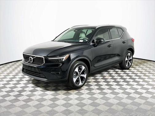 2025 Volvo XC40 B5 Plus Bright Theme