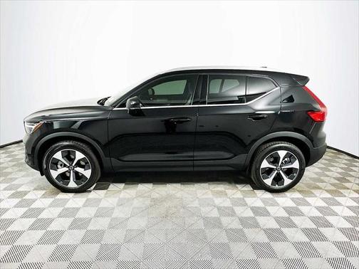 2025 Volvo XC40 B5 Plus Bright Theme