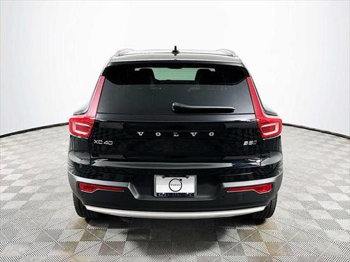 2025 Volvo XC40 B5 Plus Bright Theme