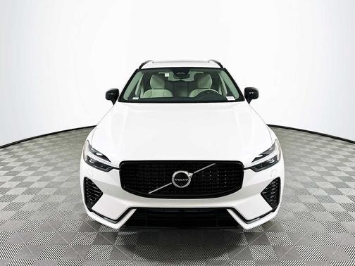 2025 Volvo XC60 Plug-In Hybrid T8 Plus