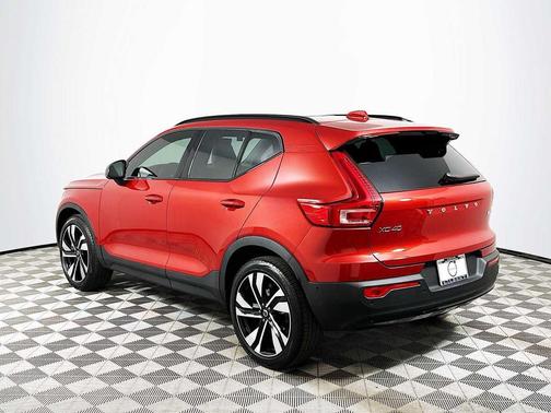 2025 Volvo XC40 B5 Ultra Dark Theme