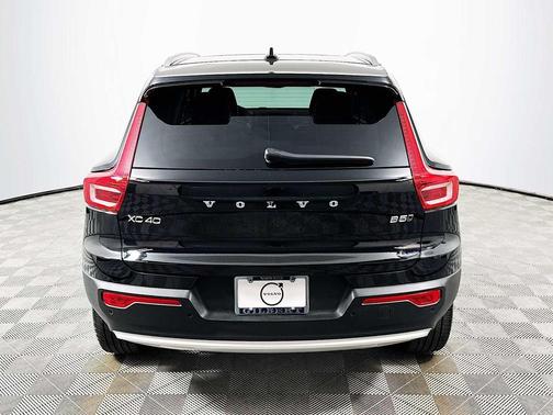 2025 Volvo XC40 B5 Plus Bright Theme