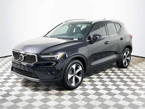 2025 Volvo XC40 B5 Plus Bright Theme
