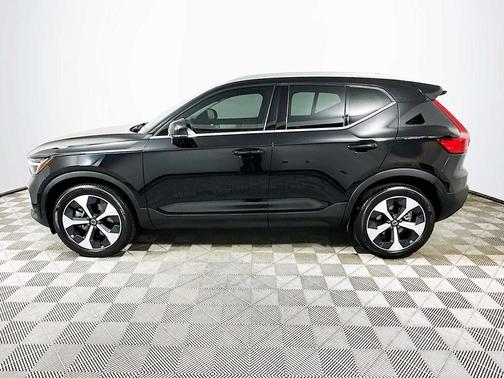 2025 Volvo XC40 B5 Plus Bright Theme