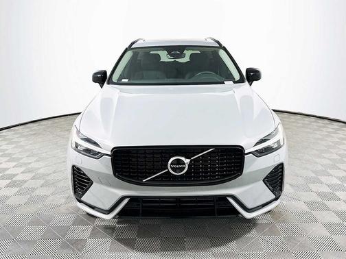 2025 Volvo XC60 Plug-In Hybrid T8 Plus