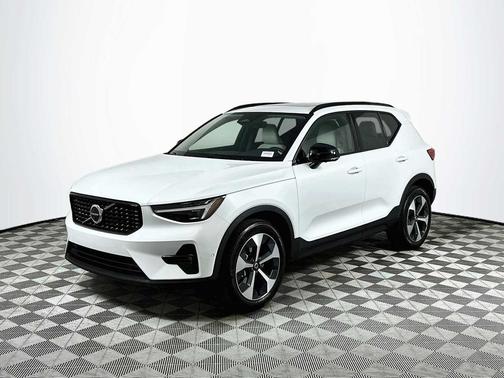 CRYSTAL WHT PRL 2026 Volvo XC40 Plus, B5 AWD Gas (mild hybrid), Dark