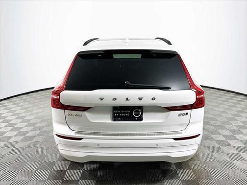 2022 Volvo XC60 B5 Momentum