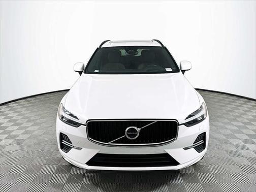 2022 Volvo XC60 B5 Momentum