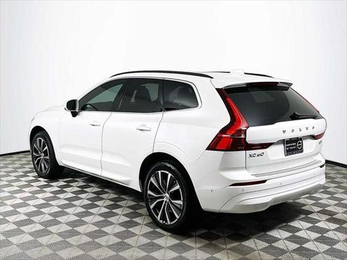 2022 Volvo XC60 B5 Momentum