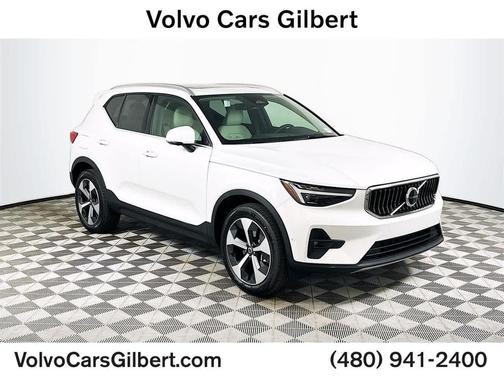 2025 Volvo XC40 B5 Plus Bright Theme