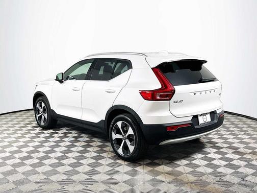 2025 Volvo XC40 B5 Plus Bright Theme