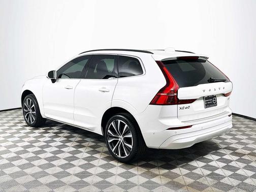 2022 Volvo XC60 B5 Momentum