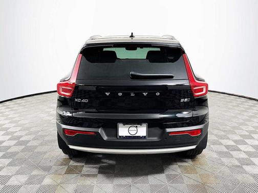 2025 Volvo XC40 B5 Core Bright Theme