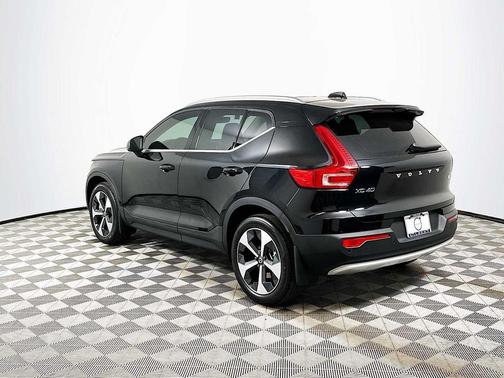 2025 Volvo XC40 B5 Core Bright Theme