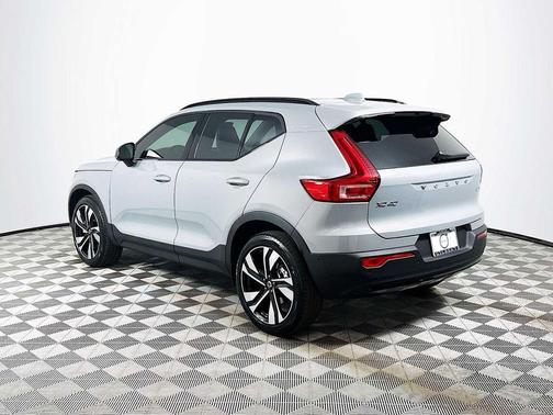 2026 Volvo XC40 Ultra, B5 AWD Gas (mild hybrid), Dark