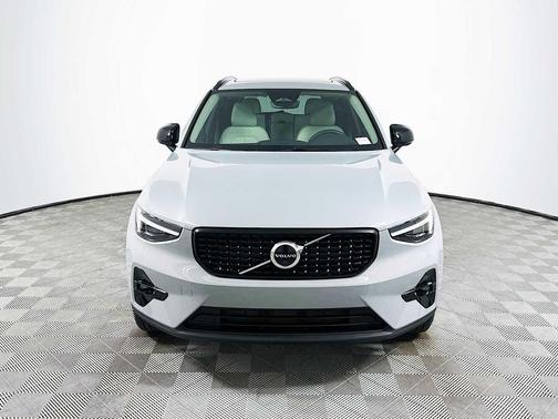 2026 Volvo XC40 Ultra, B5 AWD Gas (mild hybrid), Dark
