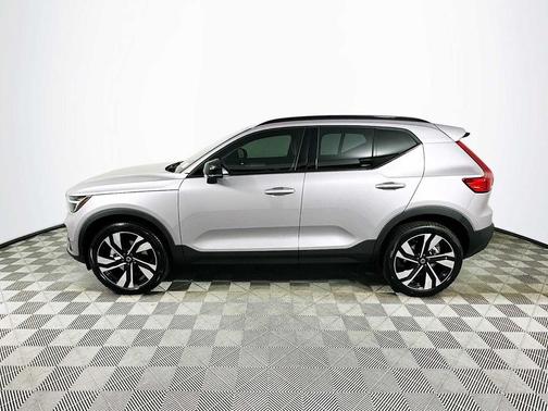 2026 Volvo XC40 Ultra, B5 AWD Gas (mild hybrid), Dark