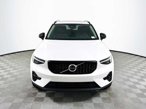 2026 Volvo XC40 Plus, B5 AWD Gas (mild hybrid), Dark