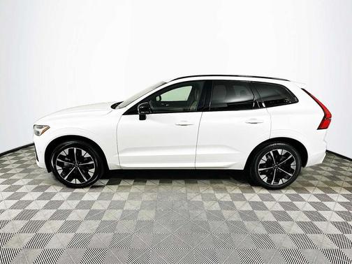 Crystal White Metallic 2026 Volvo XC60 B5 Plus