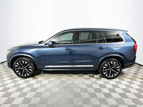 2025 Volvo XC90 Plug-In Hybrid T8 Plus 6-Seater