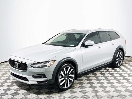 2025 Volvo V90 Cross Country B6 Ultra