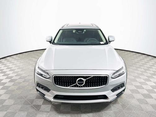 2025 Volvo V90 Cross Country B6 Ultra