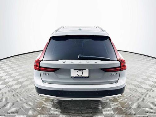 2025 Volvo V90 Cross Country B6 Ultra