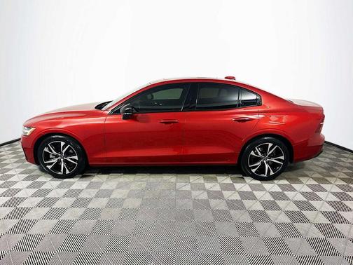 2024 Volvo S60 B5 Core Dark Theme