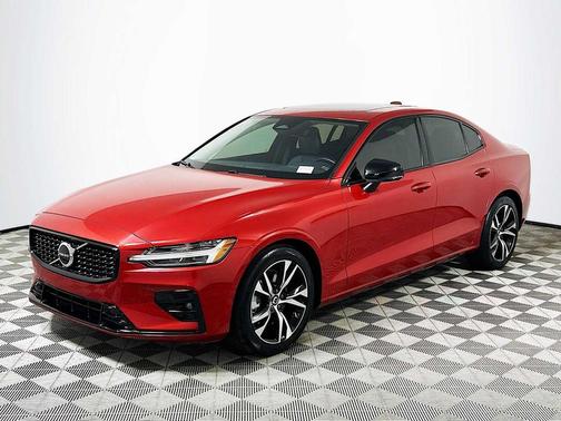 2024 Volvo S60 B5 Core Dark Theme