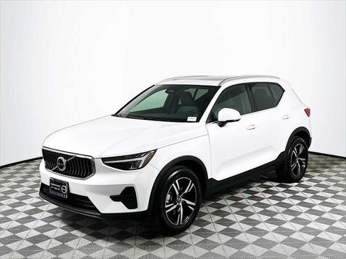 2025 Volvo XC40 B5 Core Bright Theme