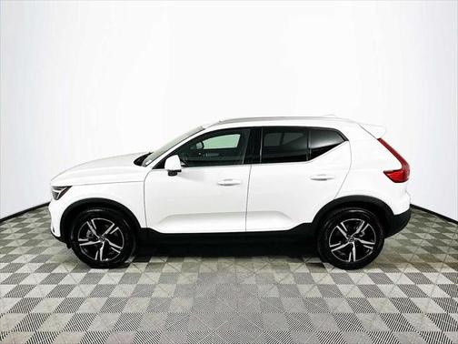 2025 Volvo XC40 B5 Core Bright Theme