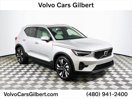 2025 Volvo XC40 B5 Ultra Bright Theme