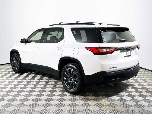 Iridescent Pearl Tricoat 2020 Chevrolet Traverse RS