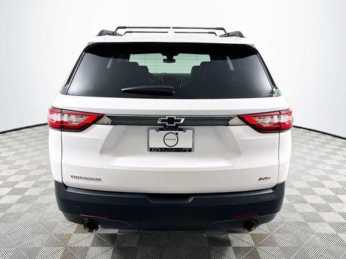 Iridescent Pearl Tricoat 2020 Chevrolet Traverse RS