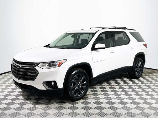 Iridescent Pearl Tricoat 2020 Chevrolet Traverse RS