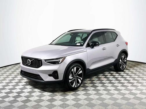 2026 Volvo XC40 B5 Plus